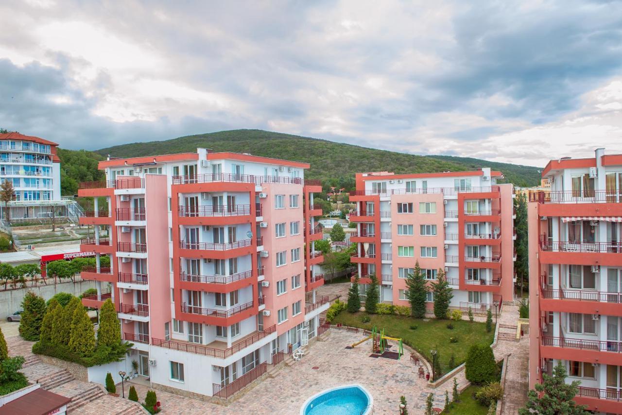 Privilege Beach Apartments Sveti Vlas Exterior photo