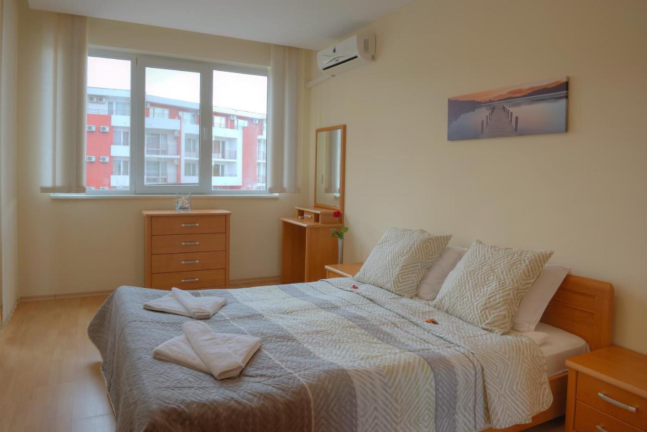 Privilege Beach Apartments Sveti Vlas Exterior photo