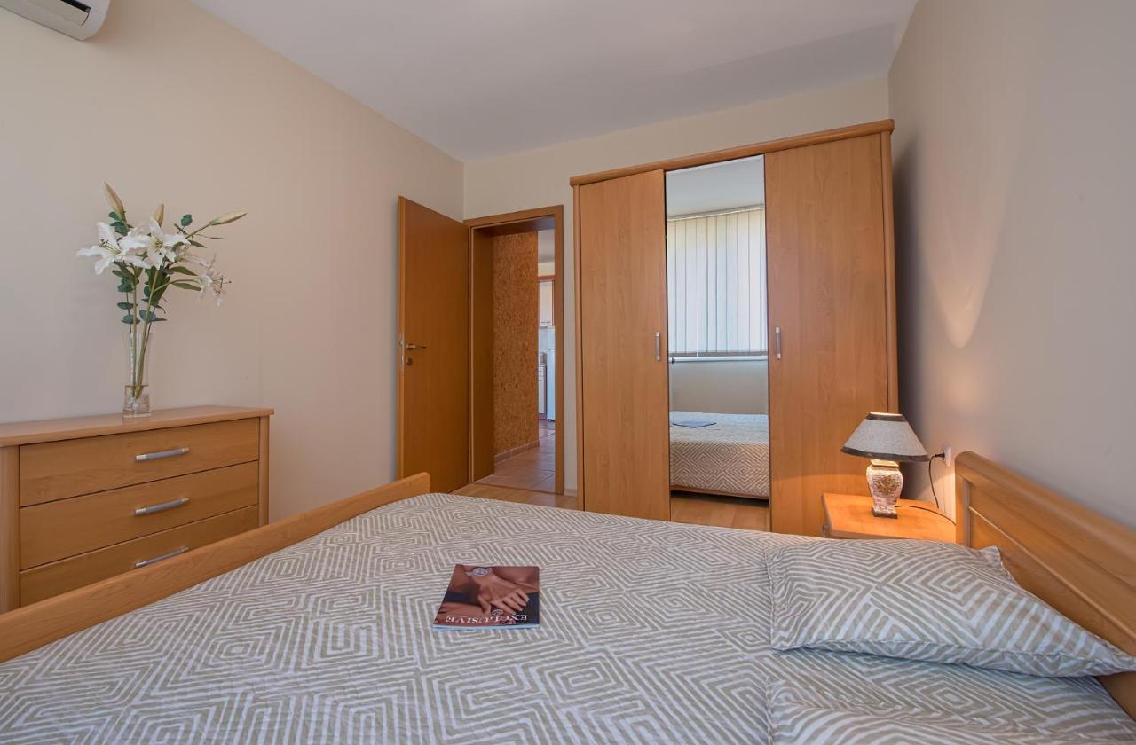 Privilege Beach Apartments Sveti Vlas Exterior photo